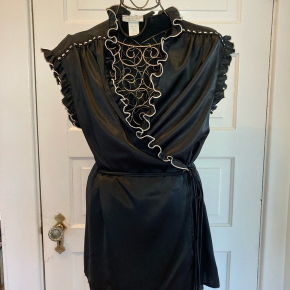 ADORABLE Black Nightie And Robe - Picture 6 of 15